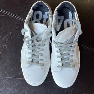 P448 white tennis shoe. Size 41.